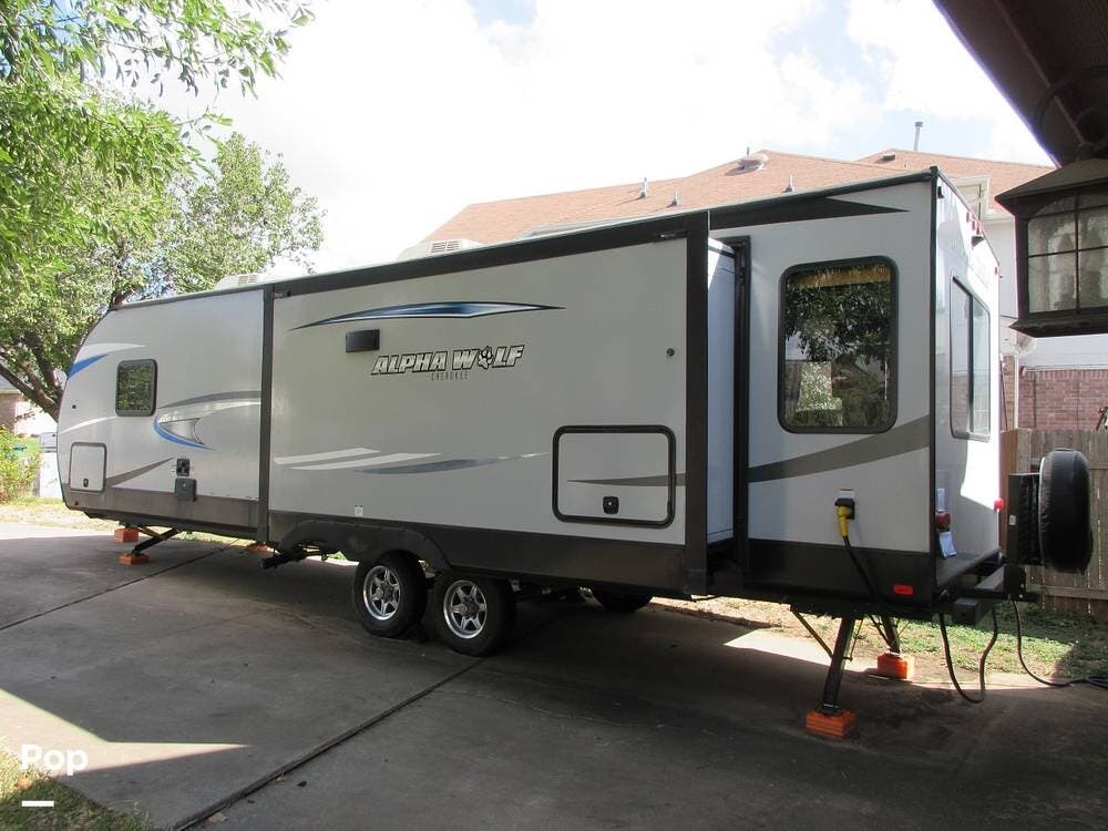 Call now about this 2021 Cherokee Alpha Wolf 26RL-L! 2021 Cherokee Alpha Wolf 26RL-L - Used Travel Trailer For Sale by Pop RVs in Cedar Park, Texas features Awning, Air Conditioning, Leveling Jacks, Slideout
