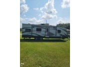 Call now about this 2016 Prime Time Fury 2614X! 2016 Prime Time Fury 2614X - Used Toy Hauler For Sale by Pop RVs in Kathleen, Florida features Air Conditioning, Generator, Leveling Jacks