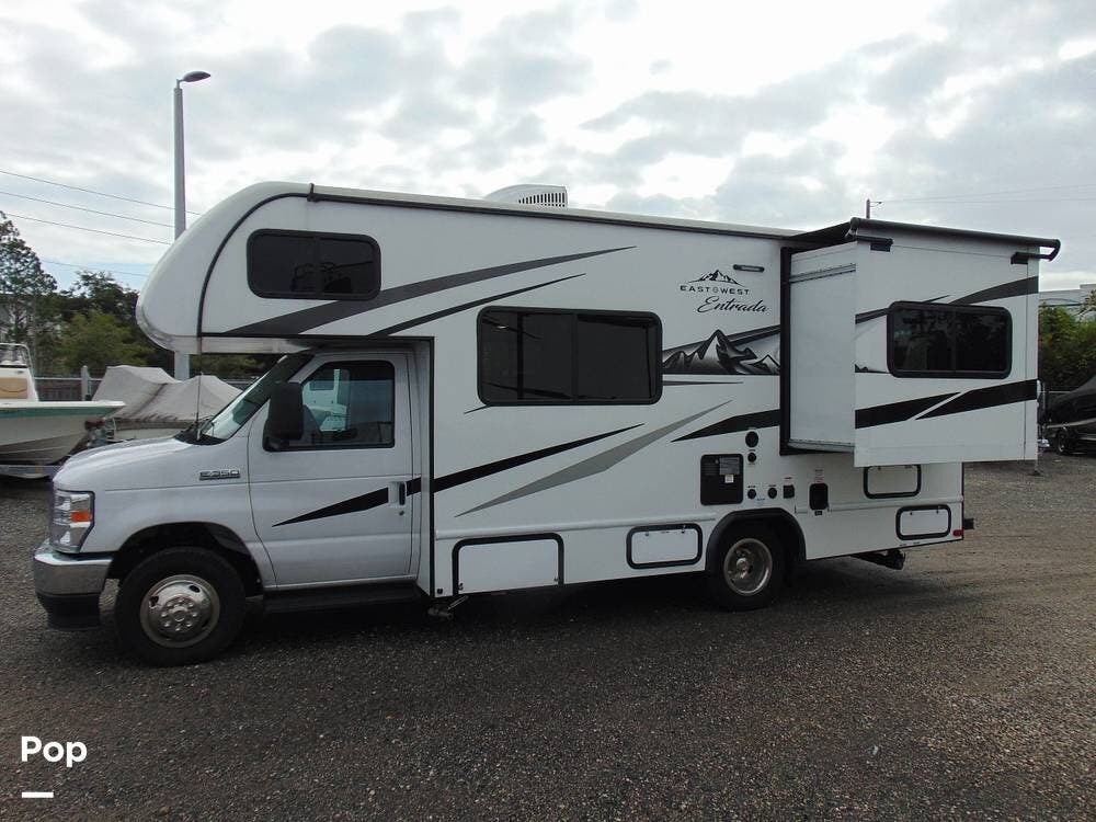 Call now about this 2023 East to West Entrada 2200S! 2023 East to West Entrada 2200S - Used Class C For Sale by Pop RVs in Ponte Vedra Beach, Florida features Air Conditioning, Awning, Slideout, Generator