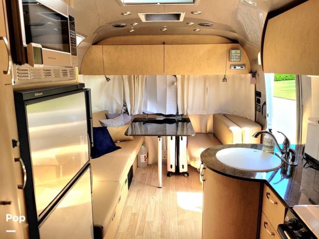 2016 Flying Cloud 25 by Airstream from Pop RVs in Saint Petersburg, Florida