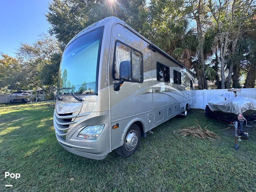 Call now about this 2014 Fleetwood Storm 32V! 2014 Fleetwood Storm 32V - Used Class A For Sale by Pop RVs in Leesburg, Florida features Leveling Jacks, Generator, Awning, Air Conditioning, Slideout
