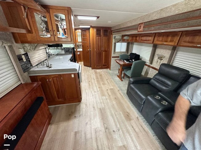 2005 Dutch Star 3809 by Newmar from Pop RVs in Kissimmee, Florida