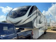 Call now about this 2022 Grand Design Solitude 390RK-R! 2022 Grand Design Solitude 390RK-R - Used Fifth Wheel For Sale by Pop RVs in Cleburne, Texas features Awning, Leveling Jacks, Air Conditioning, Slideout