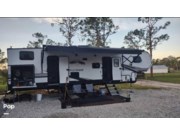 Call now about this 2021 CrossRoads Cruiser Aire 32BH! 2021 CrossRoads Cruiser Aire 32BH - Used Fifth Wheel For Sale by Pop RVs in North Fort Myers, Florida features Slideout, Leveling Jacks, Awning, Air Conditioning