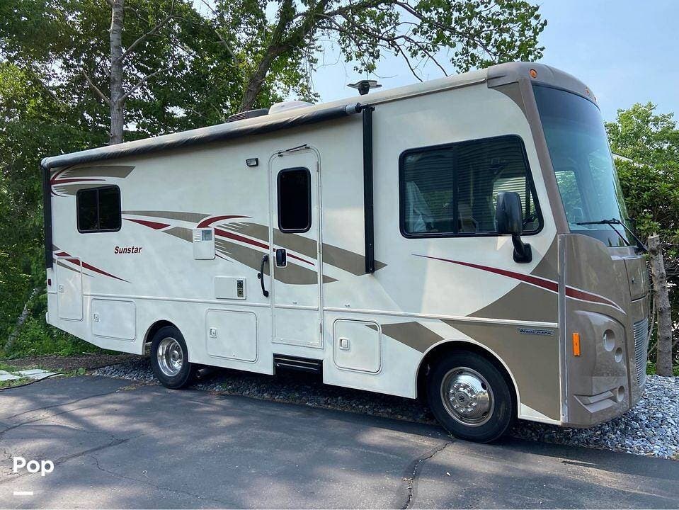 Contact us now about this 2016 Itasca Sunstar 26HE! 2016 Sunstar 26HE by Itasca from Pop RVs in Beacon Falls, Connecticut