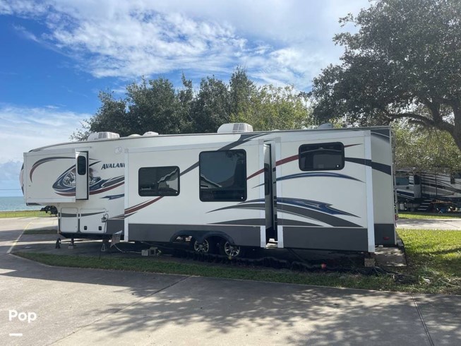 2013 Keystone Avalanche 360RB - Used Fifth Wheel For Sale by Pop RVs in Rockport, Texas