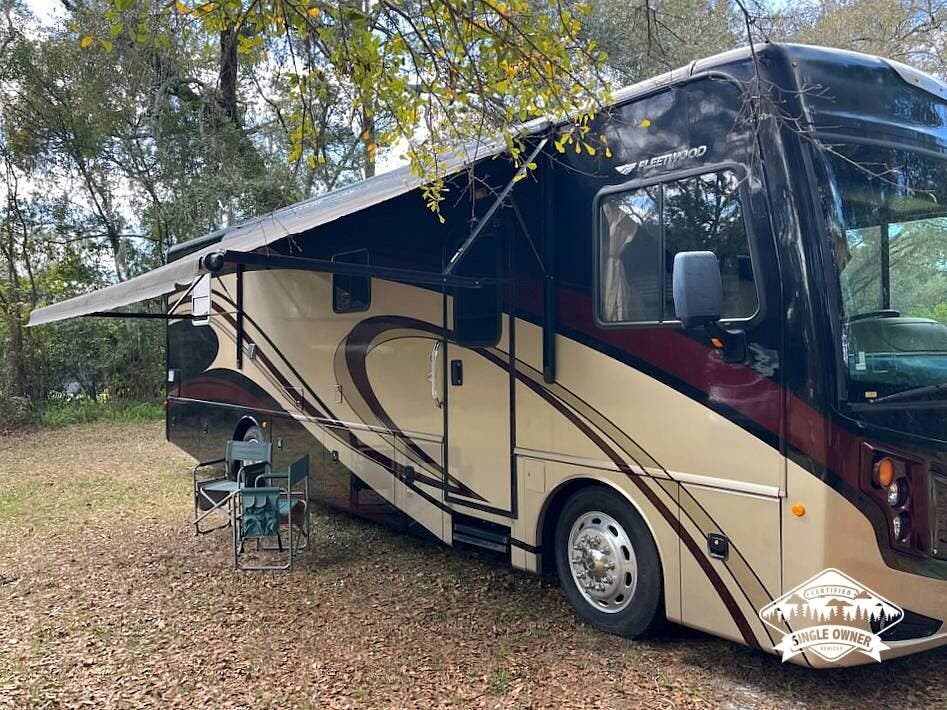 Call now about this 2013 Fleetwood Excursion 33A! 2013 Fleetwood Excursion 33A - Used Diesel Pusher For Sale by Pop RVs in Tampa, Florida features Leveling Jacks, Slideout, Generator, Air Conditioning