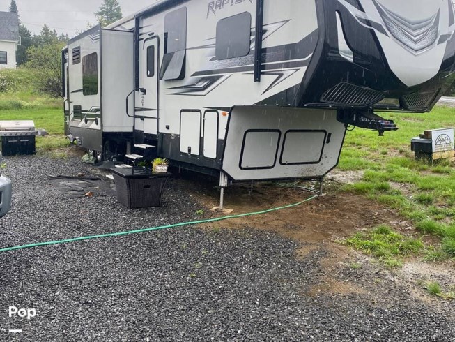 2017 Keystone Raptor 425 TS - Used Toy Hauler For Sale by Pop RVs in South Thomaston, Maine
