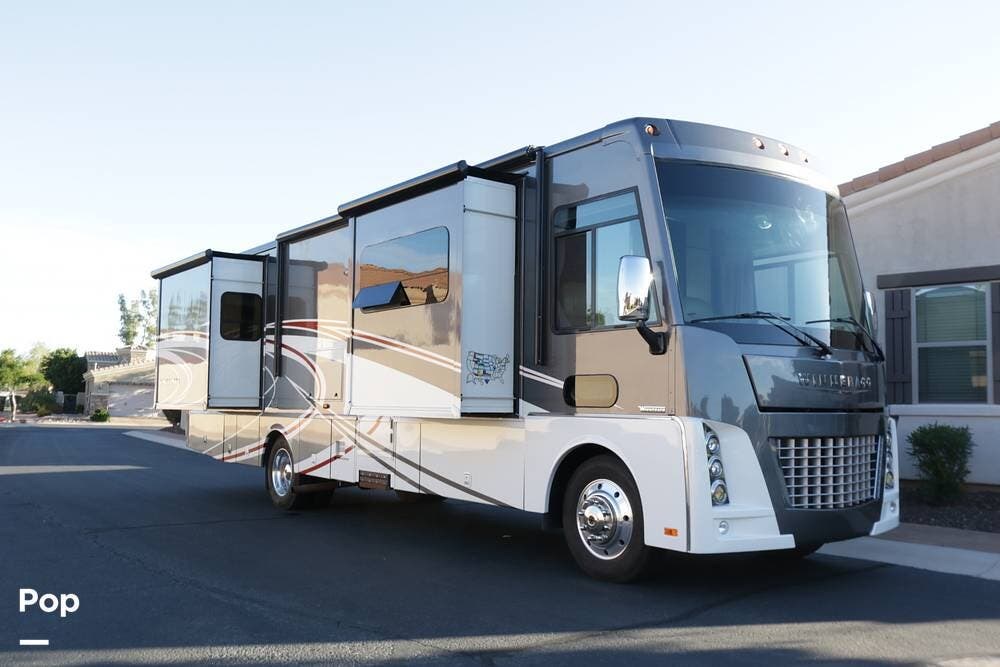 Call now about this 2017 Winnebago Suncruiser 35P! 2017 Winnebago Suncruiser 35P - Used Class A For Sale by Pop RVs in Mesa, Arizona features Air Conditioning, Awning, Generator, Leveling Jacks, Slideout