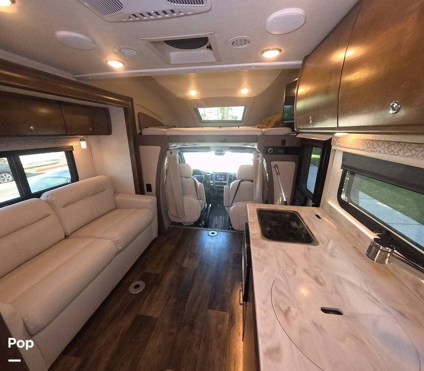 Call now about this 2019 Tiffin Wayfarer 25QW! 2019 Tiffin Wayfarer 25QW - Used Class C For Sale by Pop RVs in Redondo Beach, California features Leveling Jacks, Slideout, Air Conditioning, Generator, Awning