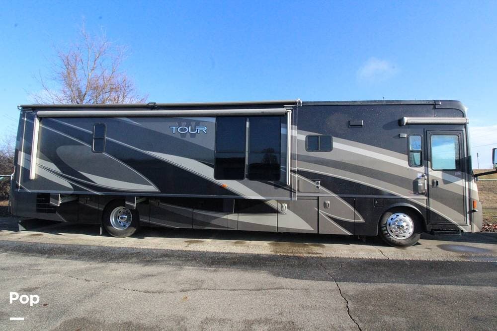 Call now about this 2008 Winnebago Tour 40TD! 2008 Winnebago Tour 40TD - Used Diesel Pusher For Sale by Pop RVs in Xenia, Ohio features Leveling Jacks, Awning, Air Conditioning, Slideout, Generator