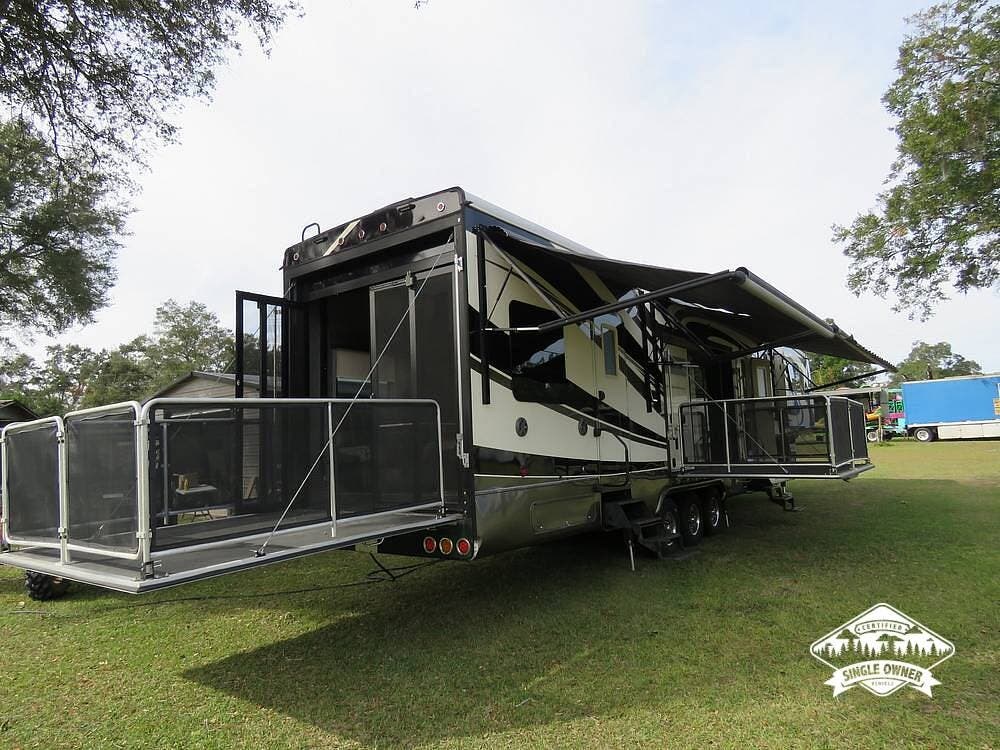 Call now about this 2016 DRV Full House TX500! 2016 DRV Full House TX500 - Used Toy Hauler For Sale by Pop RVs in Ocala, Florida features Air Conditioning, Leveling Jacks, Awning, Slideout, Generator