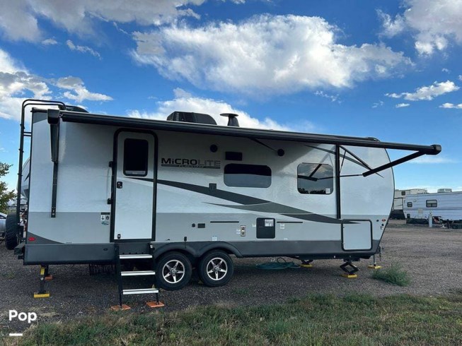 2023 Forest River Flagstaff M-25FBLS - Used Travel Trailer For Sale by Pop RVs in Sherman, Texas