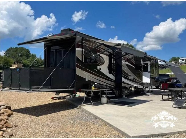 2016 Dutchmen Voltage 3970 - Used Toy Hauler For Sale by Pop RVs in Greensboro, Maryland