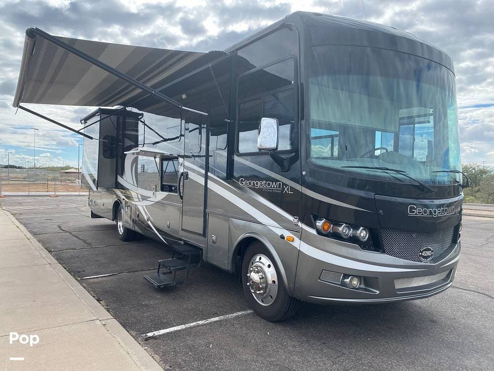 Call now about this 2015 Forest River Georgetown XL 360DS! 2015 Forest River Georgetown XL 360DS - Used Class A For Sale by Pop RVs in Cullman, Alabama features Leveling Jacks, Generator, Awning, Air Conditioning, Slideout