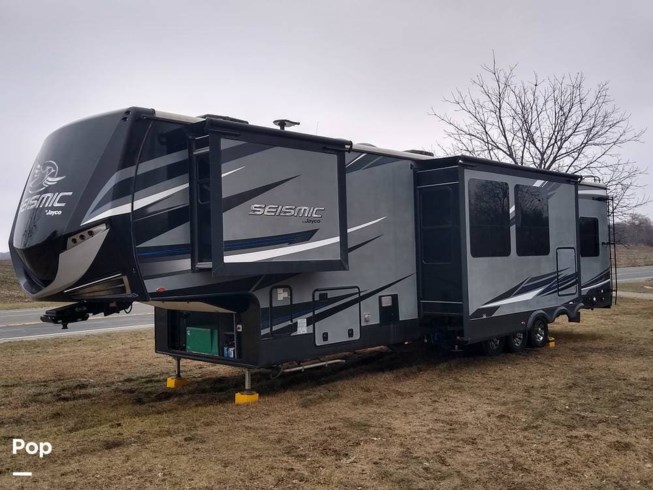2018 Jayco Seismic 4212 - Used Toy Hauler For Sale by Pop RVs in Allegan, Michigan