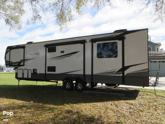 2020 Keystone Avalanche 395BH - Used Fifth Wheel For Sale by Pop RVs in Lithia, Florida