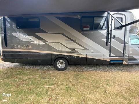 2005 Fleetwood Tioga SLX 29N - Used Class C For Sale by Pop RVs in Osterville, Massachusetts