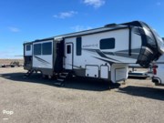 Call now about this 2021 Keystone Avalanche 378BH! 2021 Keystone Avalanche 378BH - Used Fifth Wheel For Sale by Pop RVs in Newhall, Iowa features Air Conditioning, Awning, Slideout