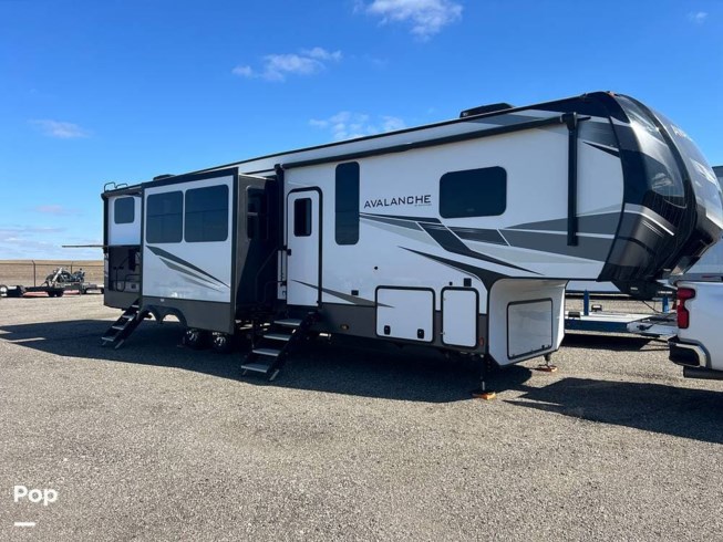 2021 Keystone Avalanche 378BH - Used Fifth Wheel For Sale by Pop RVs in Newhall, Iowa