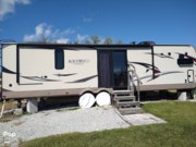 Call now about this 2018 Rockwood Signature Ultra-Lite 8335BSS! 2018 Rockwood Signature Ultra-Lite 8335BSS - Used Travel Trailer For Sale by Pop RVs in Port Charlotte, Florida features Air Conditioning, Awning, Slideout