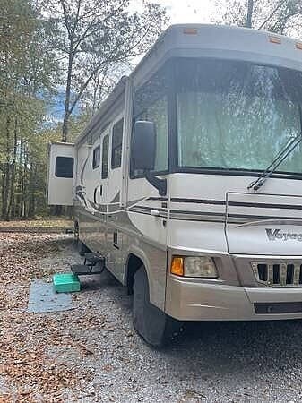 2006 Winnebago Voyage 33V - Used Class A For Sale by Pop RVs in Crystal Springs, Mississippi
