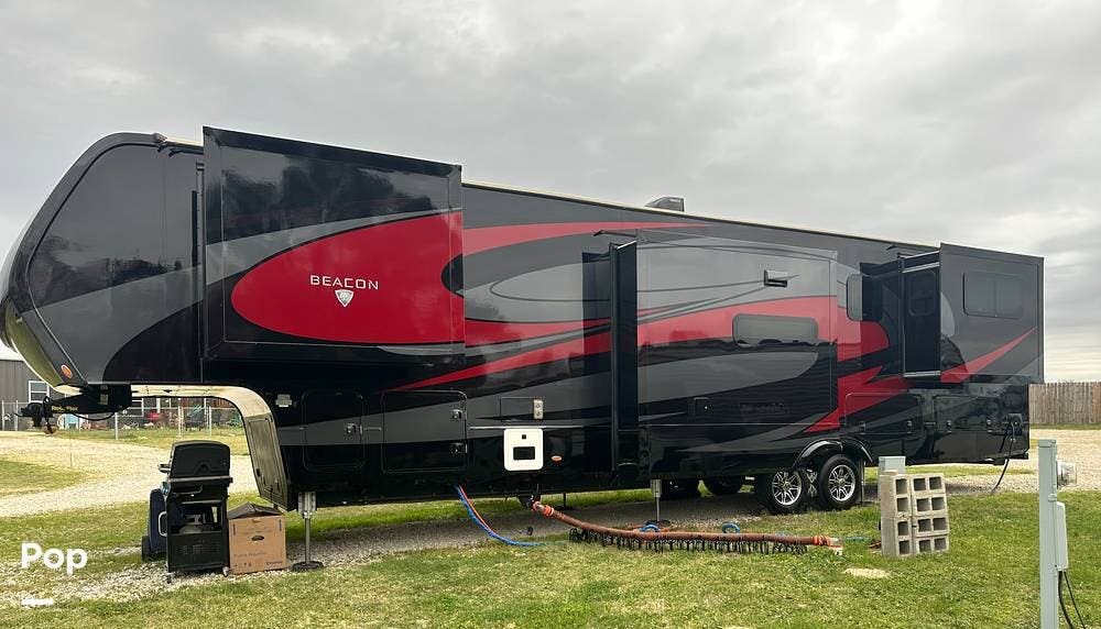 Contact us now about this 2021 Vanleigh Beacon 42RDB! 2021 Beacon 42RDB by Vanleigh from Pop RVs in Jacksonville, Texas