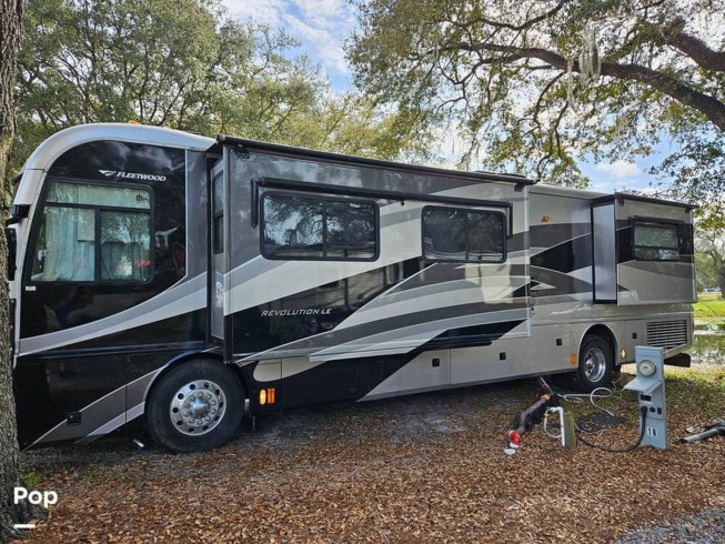 2006 Fleetwood Revolution LE 40L - Used Diesel Pusher For Sale by Pop RVs in North Port, Florida