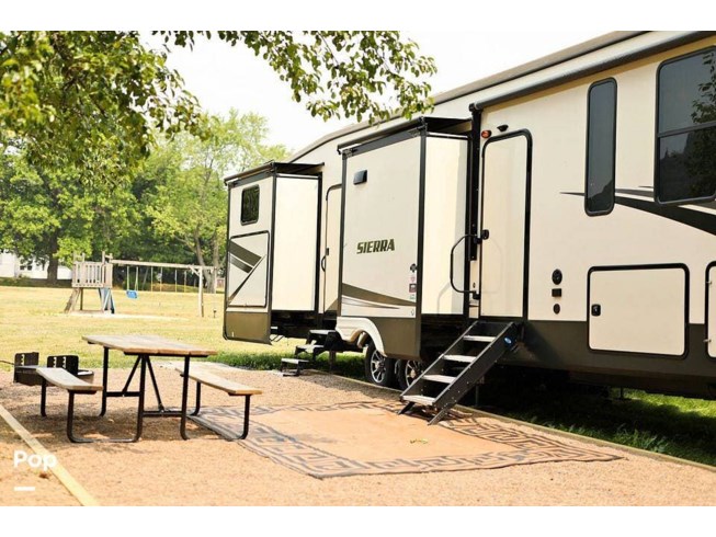 2020 Forest River Sierra 384QBOK - Used Fifth Wheel For Sale by Pop RVs in Milroy, Pennsylvania