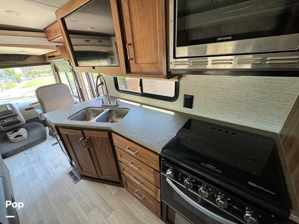 Call now about this 2021 Winnebago Vista 32M! 2021 Winnebago Vista 32M - Used Class A For Sale by Pop RVs in Hurricane, Utah features Awning, Leveling Jacks, Generator, Slideout, Air Conditioning