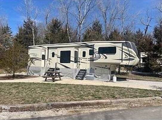 2019 Jayco North Point 381FLWS - Used Fifth Wheel For Sale by Pop RVs in Peculiar, Missouri