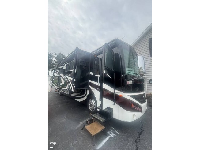 2012 Expedition 38B by Fleetwood from Pop RVs in Lebanon, Pennsylvania