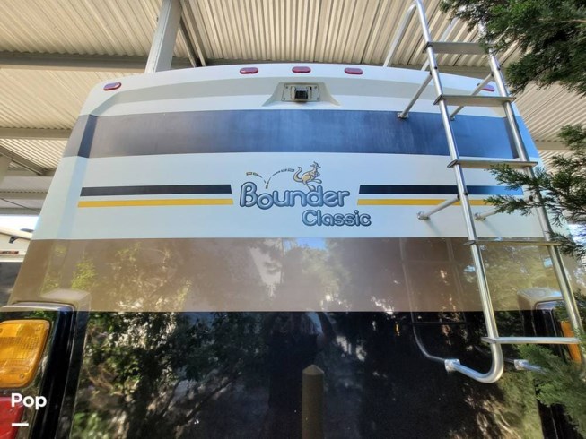 2010 Bounder Classic 34 W by Fleetwood from Pop RVs in Palm Harbor, Florida