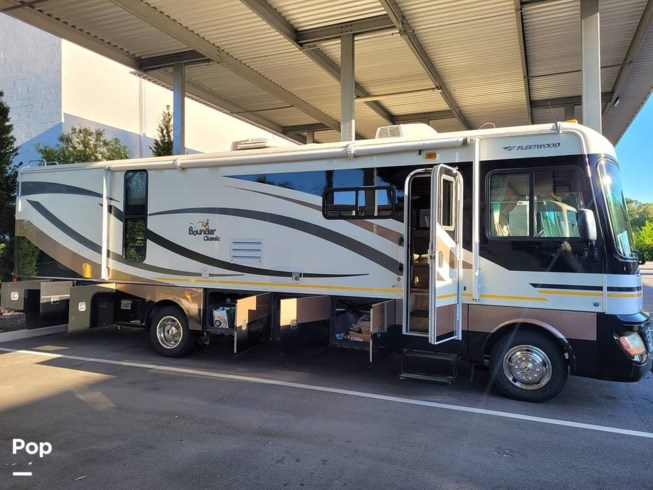 2010 Bounder Classic 34 W by Fleetwood from Pop RVs in Palm Harbor, Florida