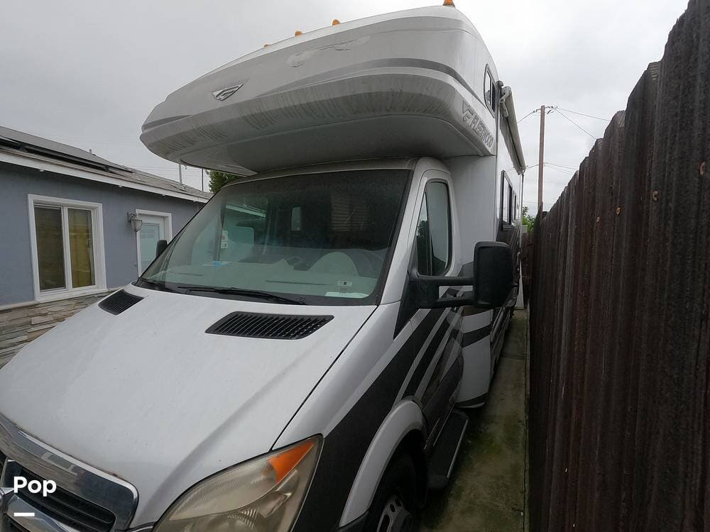 Call now about this 2009 Fleetwood Icon 24A! 2009 Fleetwood Icon 24A - Used Class C For Sale by Pop RVs in Whittier, California features Awning, Air Conditioning, Slideout, Generator