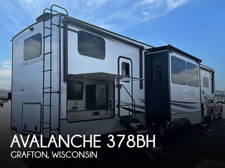 Used 2023 Keystone Avalanche 378BH available in Grafton, Wisconsin
