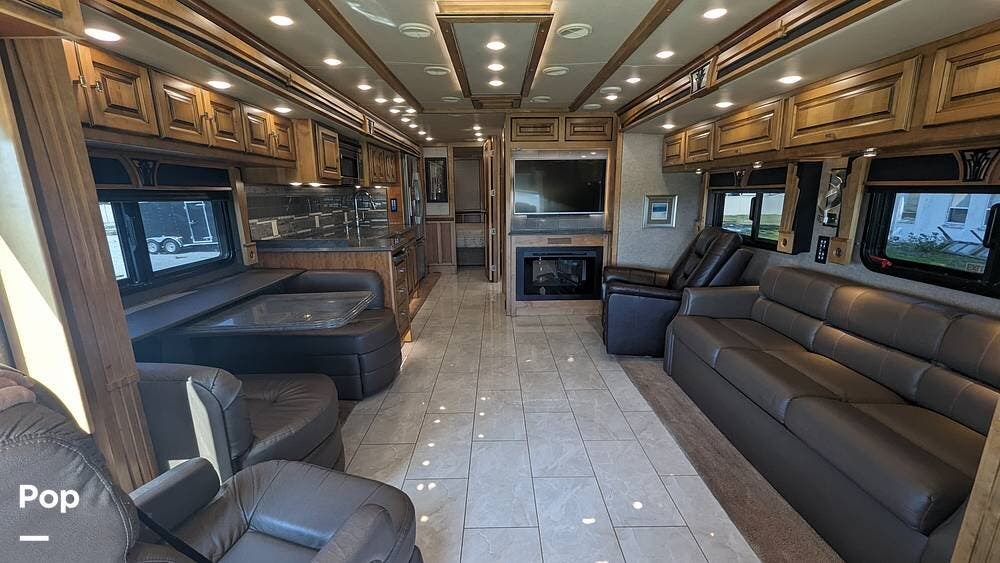 Contact us now about this 2017 Tiffin Phaeton 40AH! 2017 Phaeton 40AH by Tiffin from Pop RVs in Bowling Green, Florida