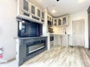 Call now about this 2023 Keystone Avalanche 352BH! 2023 Keystone Avalanche 352BH - Used Fifth Wheel For Sale by Pop RVs in Walnut Hill, Florida features Slideout, Awning, Leveling Jacks, Air Conditioning