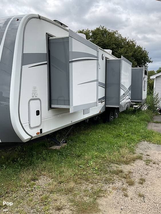 Call now about this 2019 Highland Ridge Open Range 328BHS! 2019 Highland Ridge Open Range 328BHS - Used Travel Trailer For Sale by Pop RVs in Columbus, Michigan features Awning, Leveling Jacks, Slideout, Air Conditioning