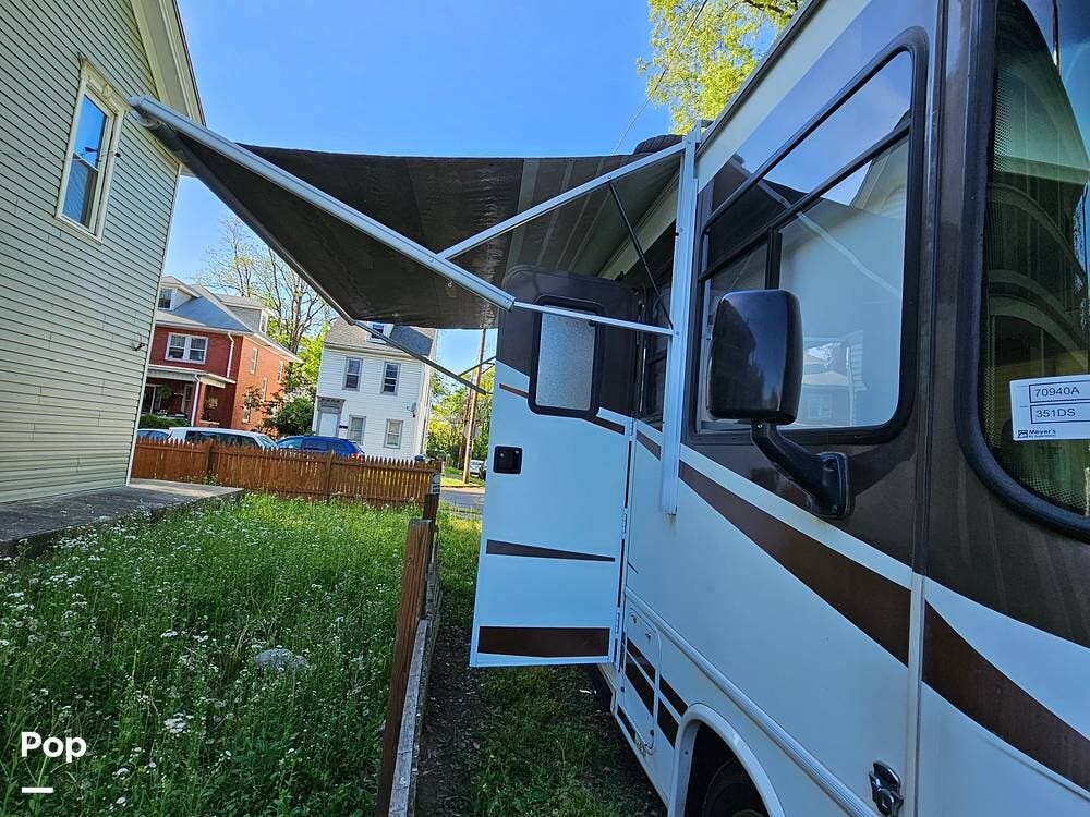 Call now about this 2012 Forest River Georgetown 351DS! 2012 Forest River Georgetown 351DS - Used Class A For Sale by Pop RVs in Harrisburg, Pennsylvania features Slideout, Air Conditioning, Awning