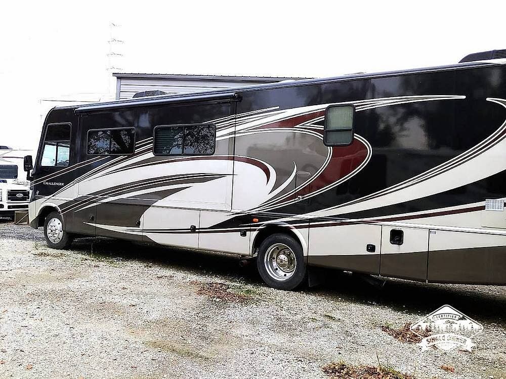 Call now about this 2013 Thor Motor Coach Challenger 37DT! 2013 Thor Motor Coach Challenger 37DT - Used Class A For Sale by Pop RVs in Hampton, Virginia features Awning, Air Conditioning, Leveling Jacks, Slideout, Generator
