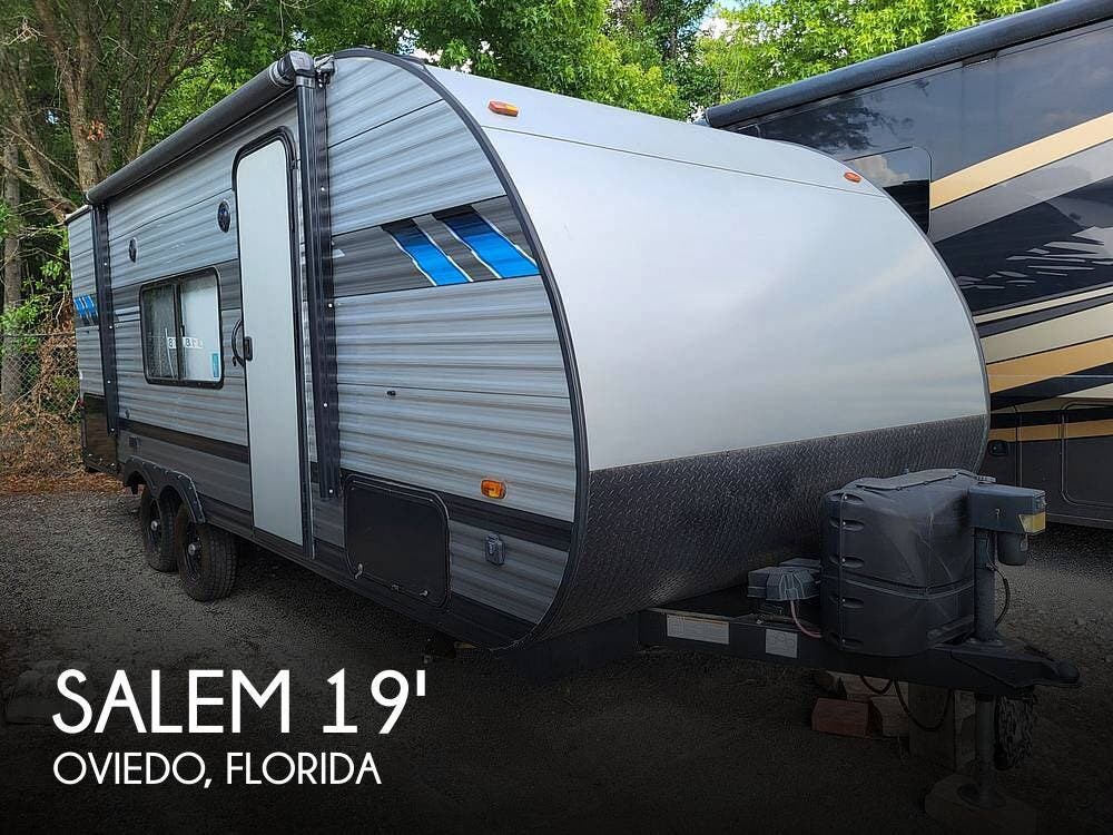 Email now about this 2021 Forest River Salem CRUISE LITE 19DBXL! Used 2021 Forest River Salem CRUISE LITE 19DBXL available in Oviedo, Florida