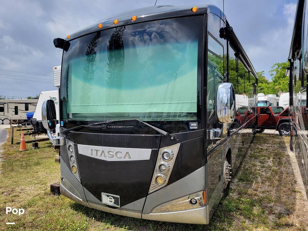 Call now about this 2015 Itasca Ellipse 42QD! 2015 Itasca Ellipse 42QD - Used Diesel Pusher For Sale by Pop RVs in Pompano Beach, Florida features Generator, Slideout, Awning, Leveling Jacks, Air Conditioning