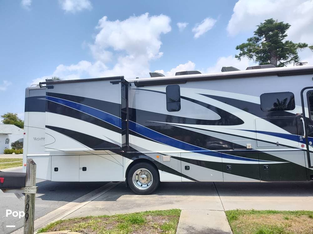 Contact us now about this 2019 Holiday Rambler Vacationer 35K! 2019 Vacationer 35K by Holiday Rambler from Pop RVs in Fort Myers, Florida