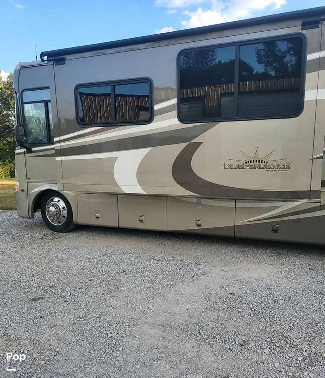 Call now about this 2010 Gulf Stream Independence 8383! 2010 Gulf Stream Independence 8383 - Used Class A For Sale by Pop RVs in Holy Springs, Mississippi features Air Conditioning, Generator, Slideout, Awning, Leveling Jacks