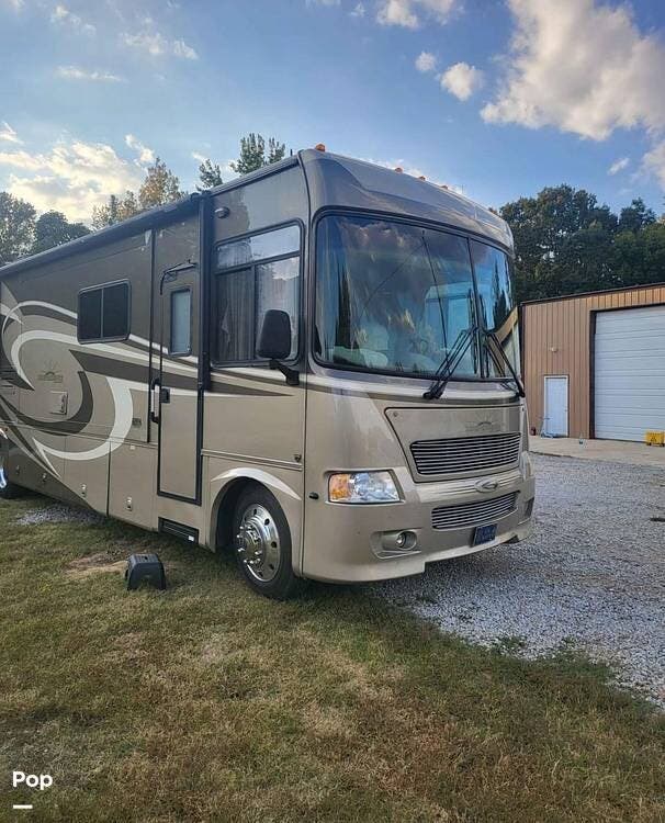 Contact us now about this 2010 Gulf Stream Independence 8383! 2010 Independence 8383 by Gulf Stream from Pop RVs in Holy Springs, Mississippi