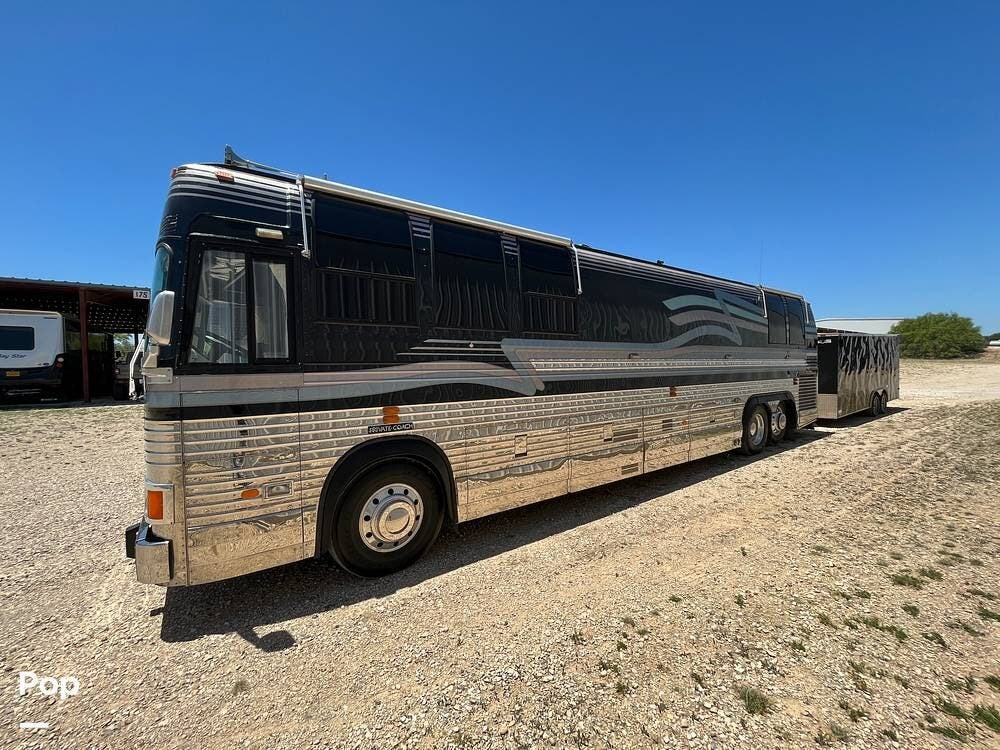 Contact us now about this 1992 Prevost Liberty Prevost XL 40! 1992 Liberty Prevost XL 40 by Prevost from Pop RVs in Boerne, Texas
