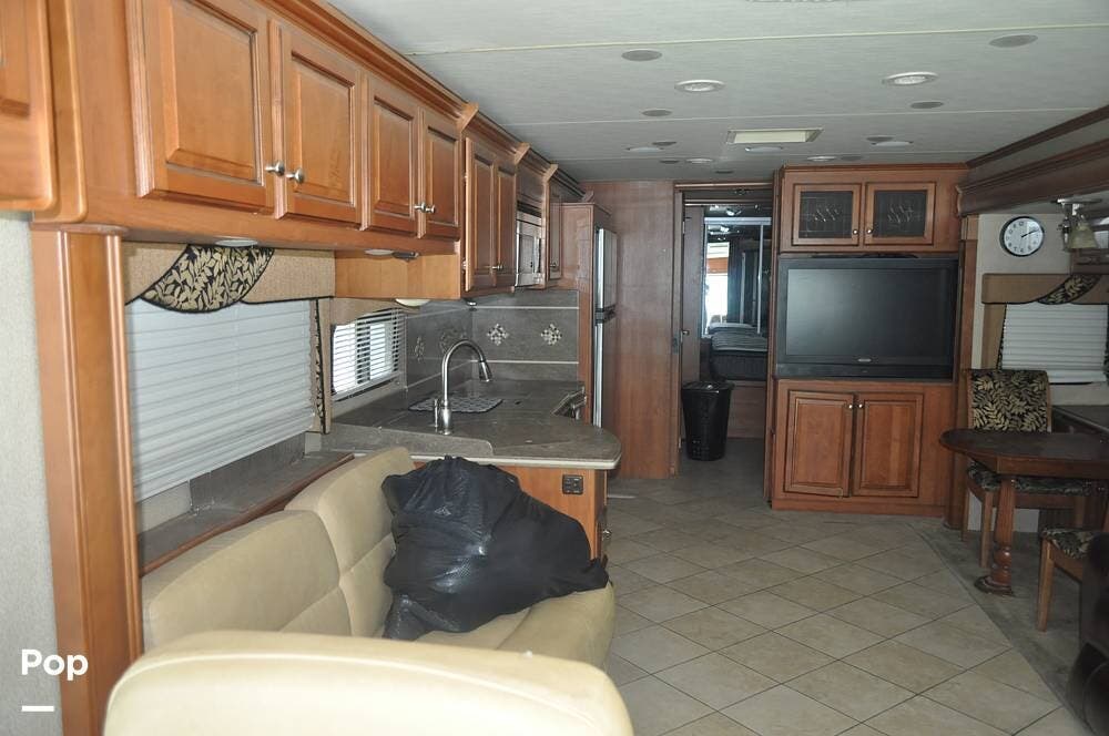 Call now about this 2010 Damon Tuscany 4072! 2010 Damon Tuscany 4072 - Used Diesel Pusher For Sale by Pop RVs in Fort Mohave, Arizona features Air Conditioning, Slideout, Leveling Jacks, Generator, Awning