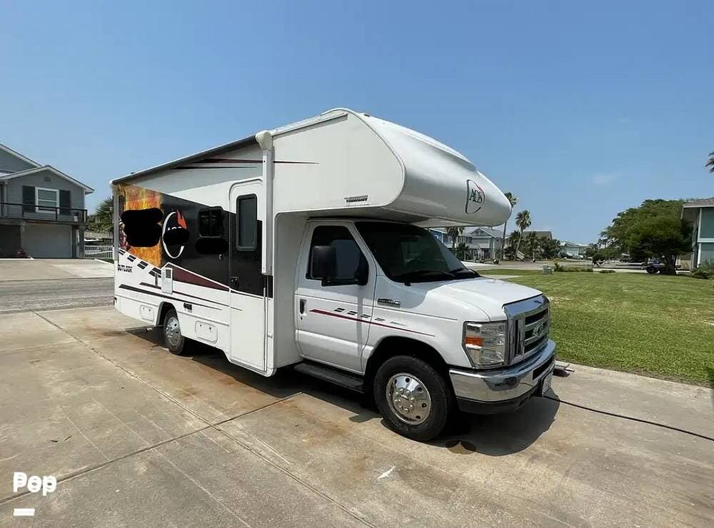 Call now about this 2018 Winnebago Outlook 22C! 2018 Winnebago Outlook 22C - Used Class C For Sale by Pop RVs in Rockport, Texas features Awning, Slideout, Air Conditioning