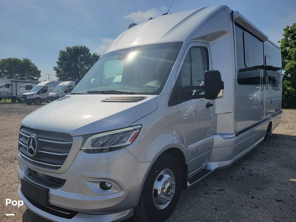 Call now about this 2022 Airstream Atlas Tommy Bahama Edition! 2022 Airstream Atlas Tommy Bahama Edition - Used Class B+ For Sale by Pop RVs in Naperville, Illinois features Slideout, Generator, Air Conditioning, Awning